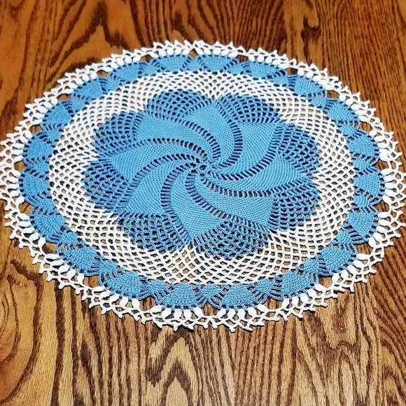 Hand Crafted Other - New Hand Crafted Comets Tail 16 1/2" Delft & White Doily